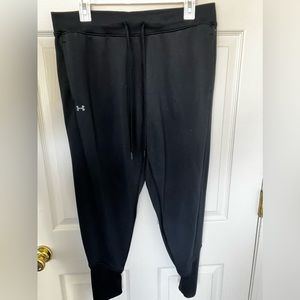 Under armor cold gear/ sweatpants. Size large